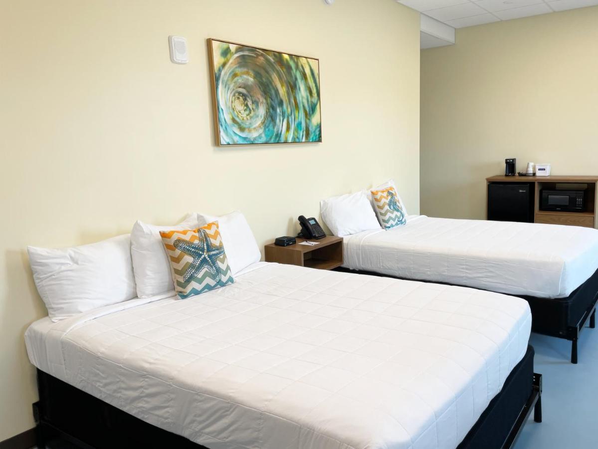 Hotel Travelodge By Wyndham / Beachfront 3*