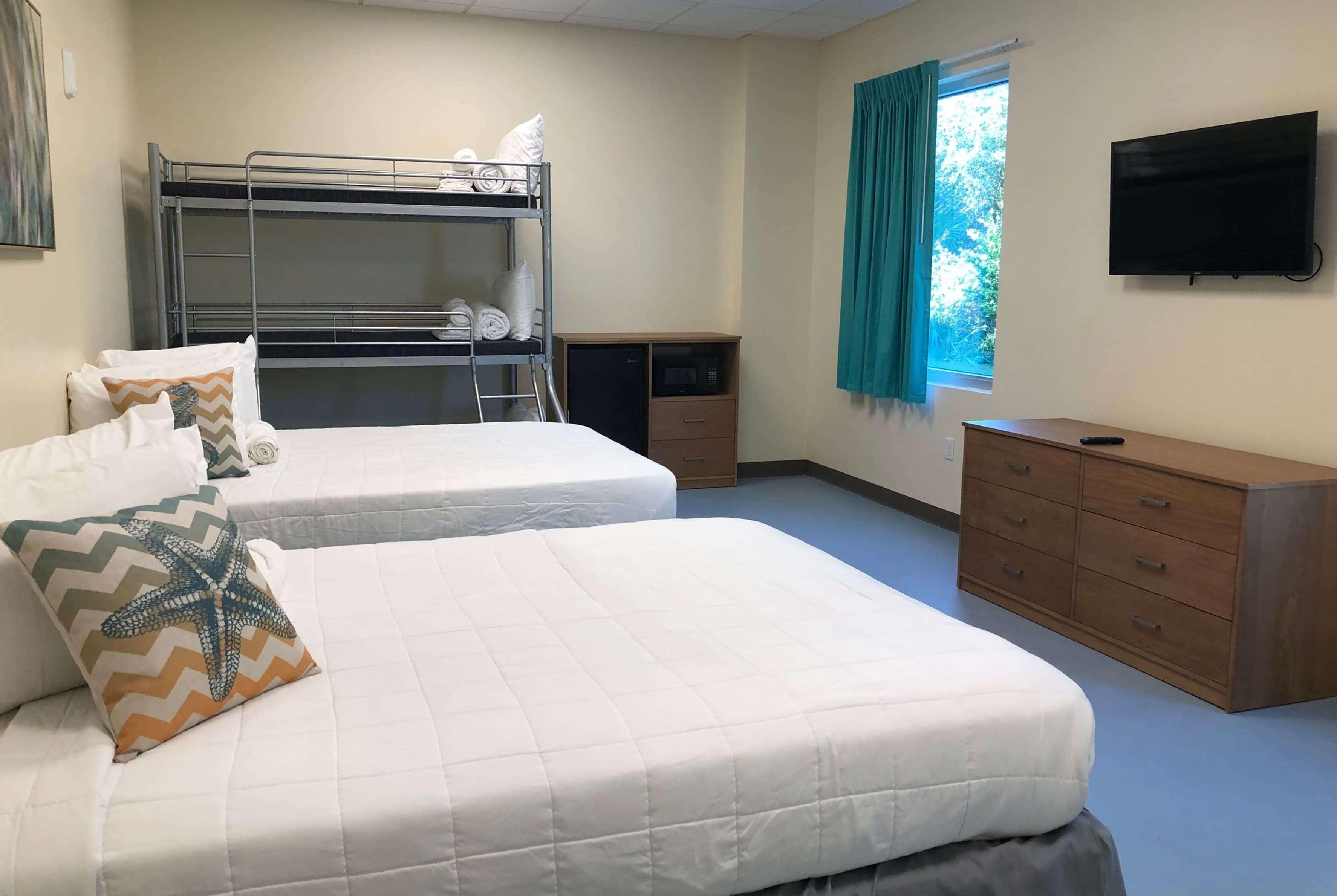 Hotel Travelodge By Wyndham / Beachfront 3*